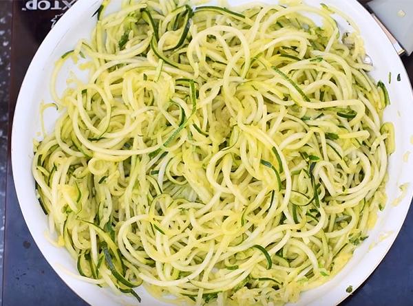 Sundried Tomato Pesto Zoodles with Grilled Chicken - Step 3